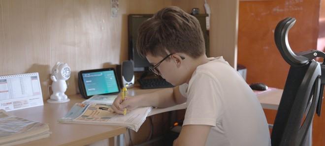 Alexa lancia Tutor Five: l'assistente Amazon diventa un tutor per lo studio