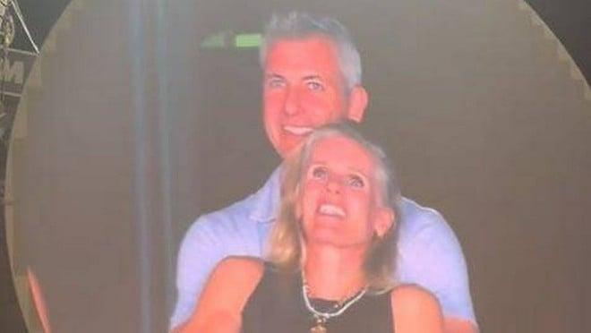 Kiss cam fatale al concerto dei Coldplay: Andy Byron non è più CEO di Astronomer