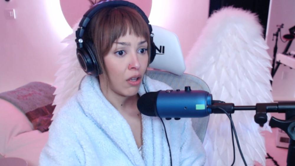 Doja Cat returns to Twitch streaming and immediately leaks her email