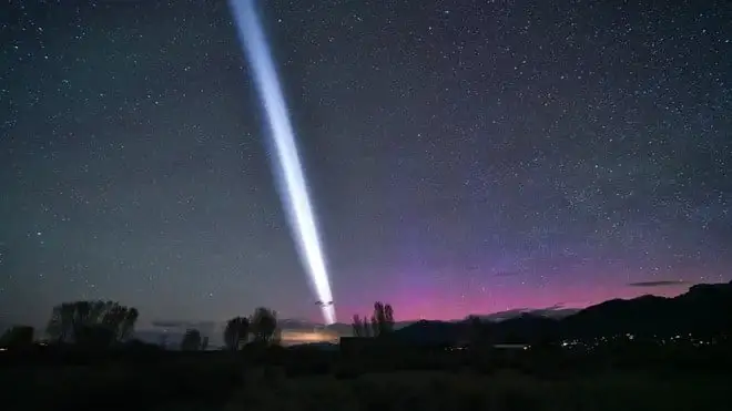 Misterioso bagliore bianco nei cieli USA: di che si trattava? | Video
