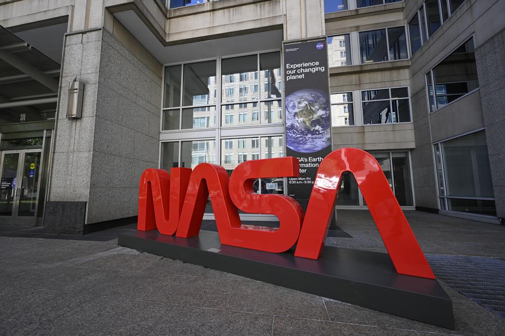 NASA found clues of life on Mars, but budget cuts threaten future missions