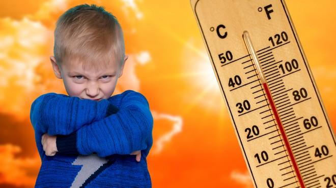 Il caldo ci fa arrabbiare, lo rivela uno studio: come peggiora l'umore