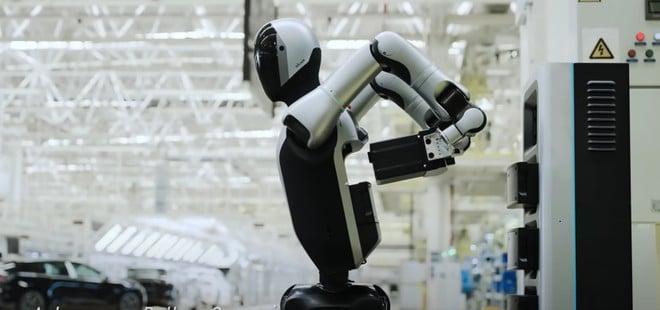Walker S2: ecco il robot umanoide che si cambia la batteria da solo | Video