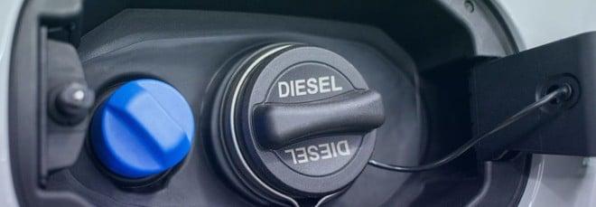 Diesel supera la benzina e raggiunge il prezzo più alto da un anno: 1,7 euro/litro, oltre 2 euro in autostrada