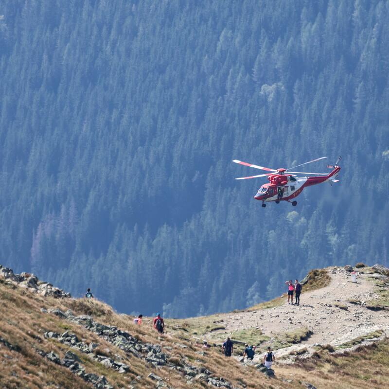 Infradito, sentieri vietati e selfie in quota: l’estate dei soccorsi in montagna si paga cara (ma c'è un modo per evitare spese)