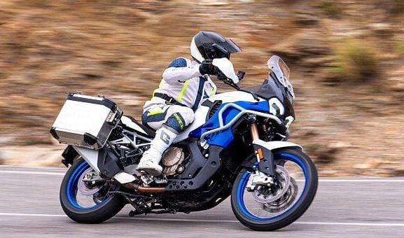 MV Agusta Enduro Veloce: arrivano più accessori e cinque anni di garanzia