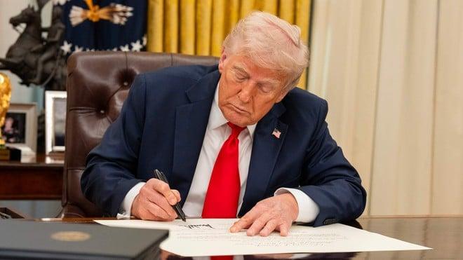 AI ovunque: Trump svela il piano per il dominio USA