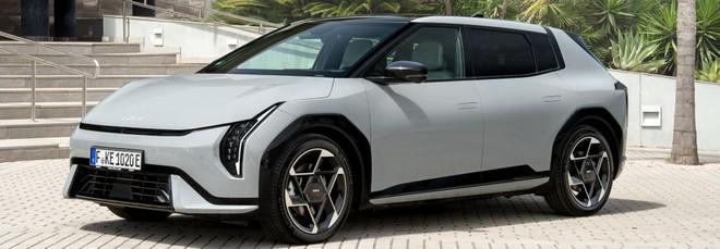 Nuova KIA EV4, l'elettrica pensata per l'Europa: caratteristiche, versioni e prezzi