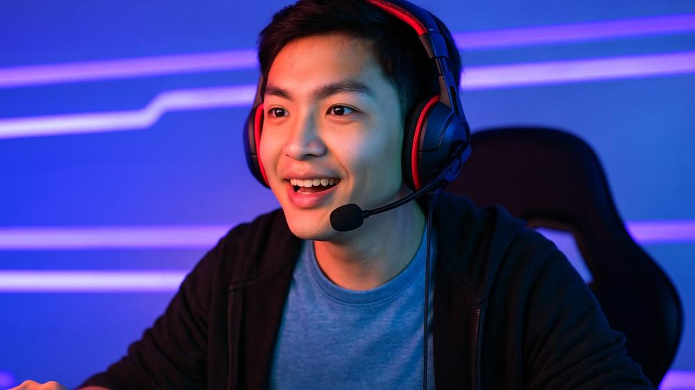 Man divorces wife after she puts him in debt sending $94,000 to male streamer