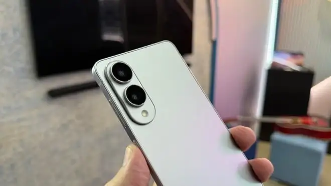 La crescita di Samsung rallenterà nel 2025 a causa dei dazi USA
