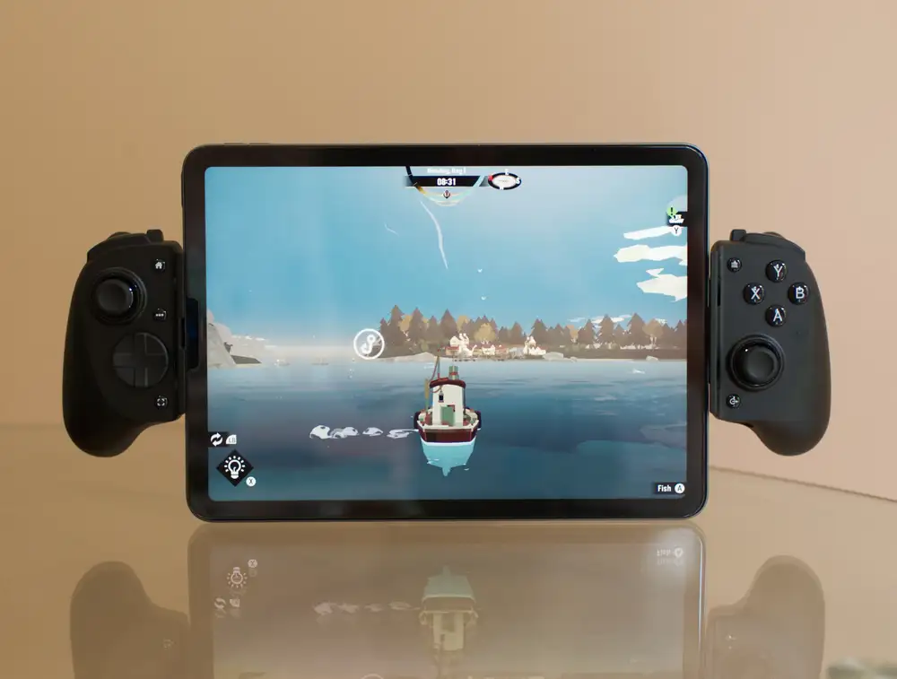Razer’s new mobile controller can stretch wide enough to fit an iPad Pro