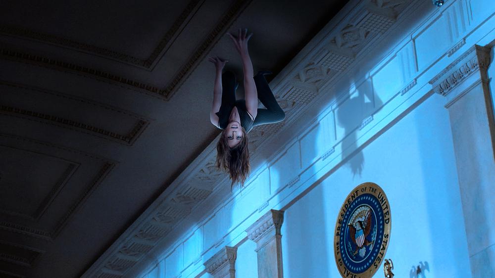 White House   Maid Shrieks After Spotting    Melania  On Ceiling