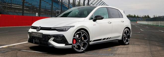 La Volkswagen Golf GTI non si arrende. Avrà un motore a benzina ancora per tanto tempo