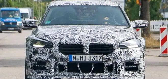 Nuova BMW M2 CS: le anticipazioni prima del debutto ufficiale