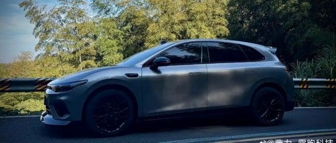 Nuova Leapmotor B05 Ultra, prime immagini ufficiali della compatta elettrica sportiva