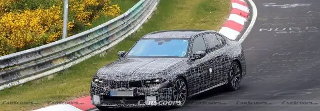 BMW M340i va in pensione: arriva la nuova M350, foto spia dal Nürburgring