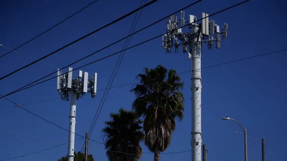 Android phones could soon warn you of “Stingrays” snooping on your communications