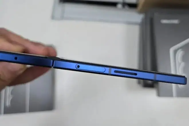 Samsung Galaxy Z Fold 7, prime immagini dal vivo: che sottile!
