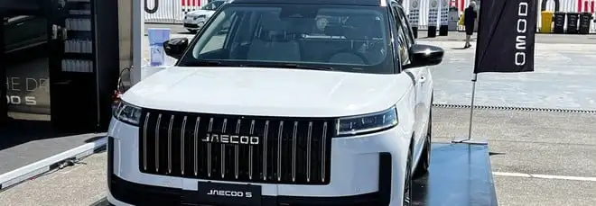 Jaecoo 5, il nuovo SUV compatto si presenta al MIMO 2025: benzina, ibrido ed elettrico