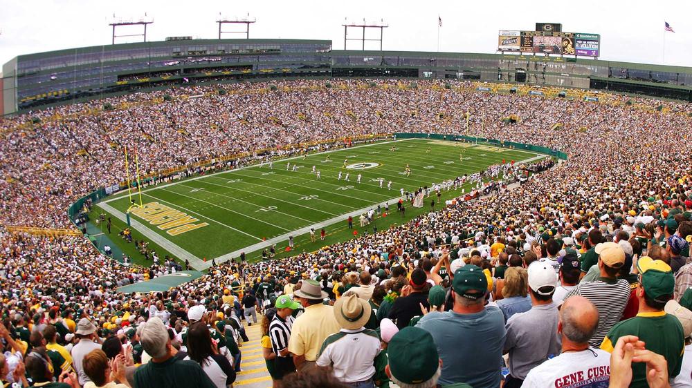 Micah Parsons Unnerved By Deafening Roar Of 80,000 Packers Fans Catching Breath