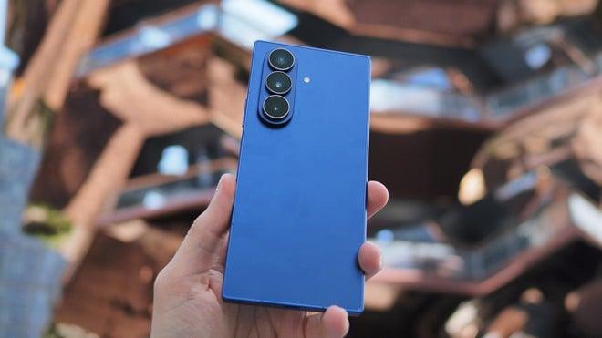 Samsung, sui Galaxy S25 e Z Fold 7 è in arrivo un nuovo watermark fotografico