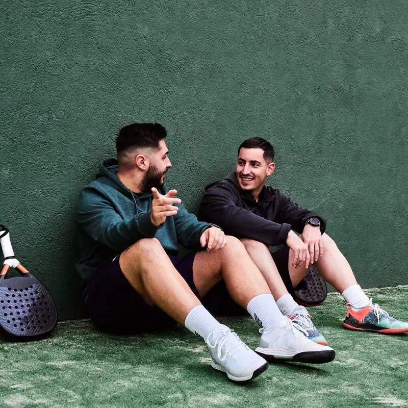 Il padel è il nuovo calcetto (ma con più ragazze): i motivi dietro all'incredibile boom di questo sport