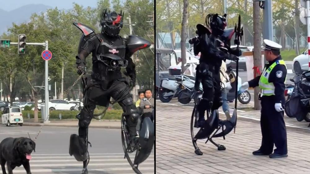 Chinese restaurant owner builds real-life mecha suit and uses it for food deliveries