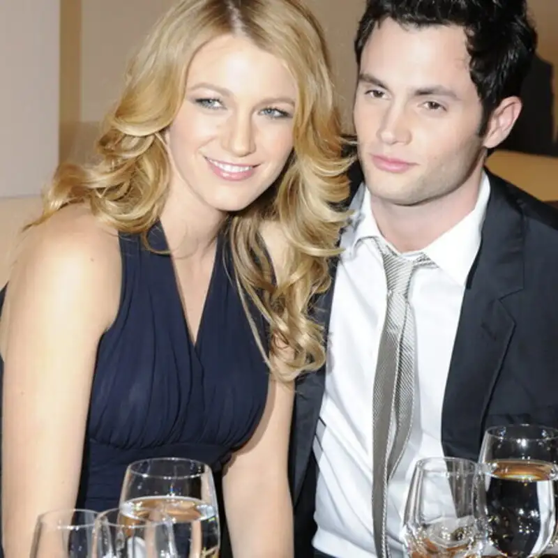 Da Gossip Girl a Bridgerton: le coppie che ci hanno fatto sognare dentro e fuori dal set