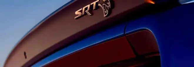 Le auto devono continuare a far rumore. Stellantis riporta in vita il marchio SRT
