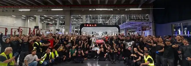 Tesla annuncia un nuovo traguardo: 8 milioni di auto prodotte