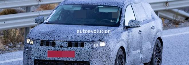 La nuova Dacia C-Neo si prepara a sfidare il mercato europeo: debutto nel 2026