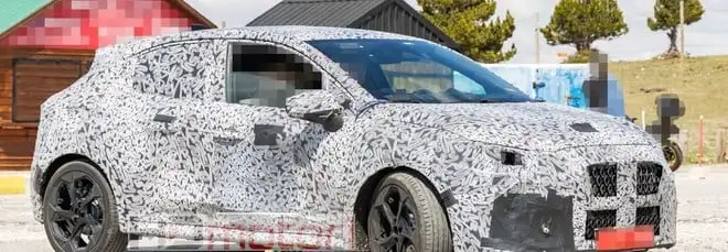 Nuova Renault Clio, ancora più digitale e connessa: le foto spia degli interni