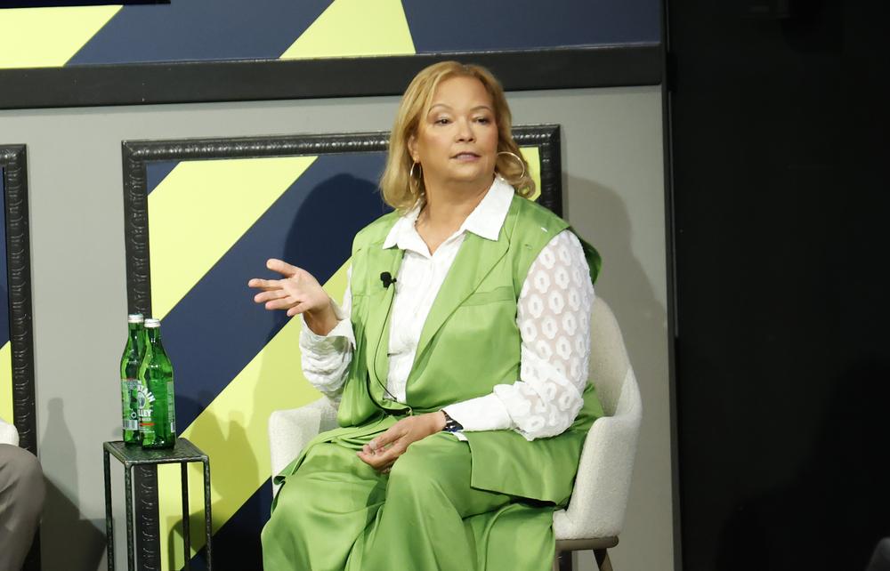 Apple announces even more major executive turnover