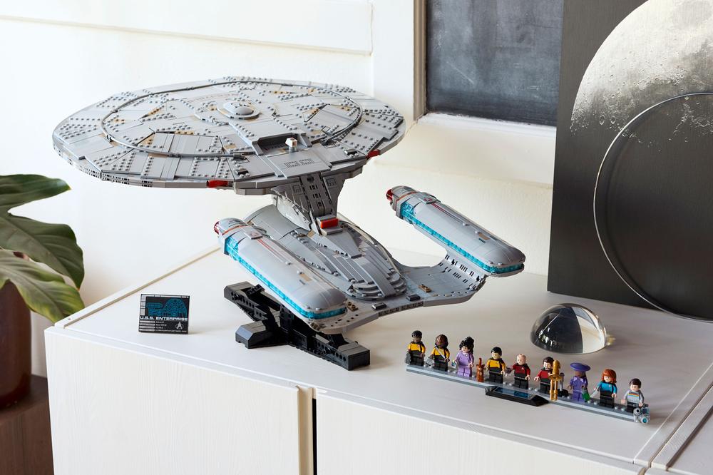 Lego’s first Star Trek set is a $400 Enterprise with Data, Picard, and Worf minifigures
