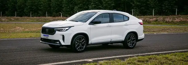 FIAT Fastback 2026, tutte le novità del SUV Coupé. Anche Abarth