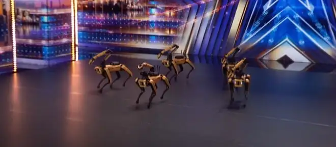Spot, i robot di Boston Dynamics incantano i giudici di AGT danzando sui Queen | Video