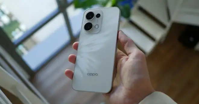 OPPO Reno 13 pronto per un'estate estrema! Test di resistenza superato