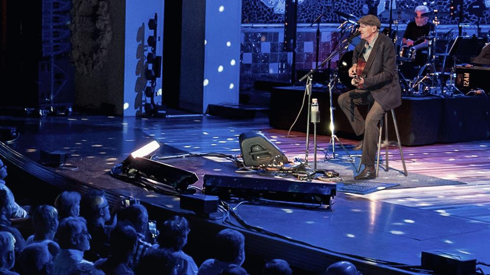 No One In James Taylor Audience Has Functional Enough Knees To Give Standing Ovation